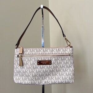 Michael Kors NWOT Jet Set wristlet